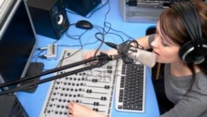 penyiar radio cewek