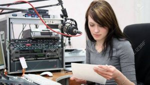 penyiar siaran radio