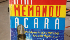 kiat memandu acara - tips mc buku