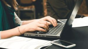 menulis media online